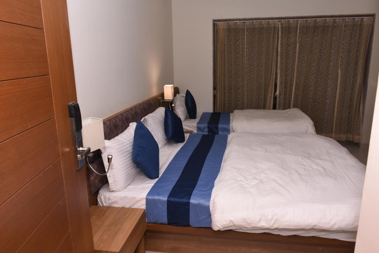 Hotel Golden Palace & Rooms Hālol 外观 照片