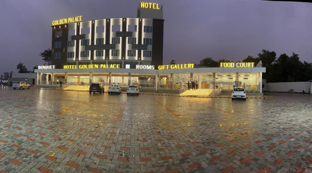 Hotel Golden Palace & Rooms Hālol 外观 照片